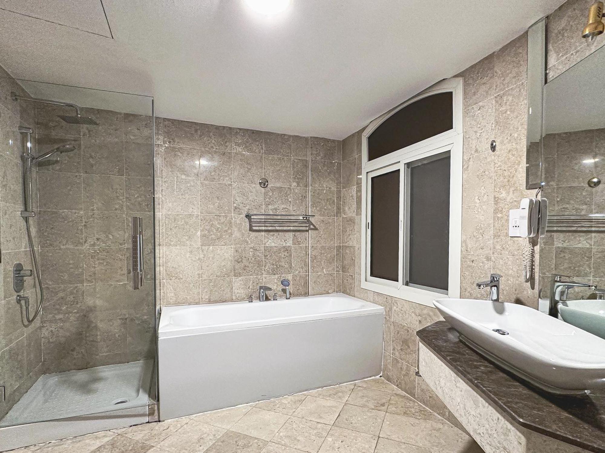The Victory Hotel 도하 외부 사진